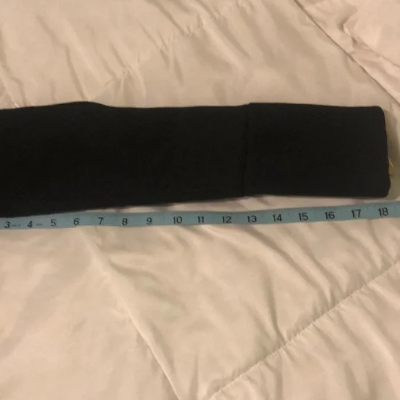 Warm zip up jacket in black with hoodie - Picture 5 of 8